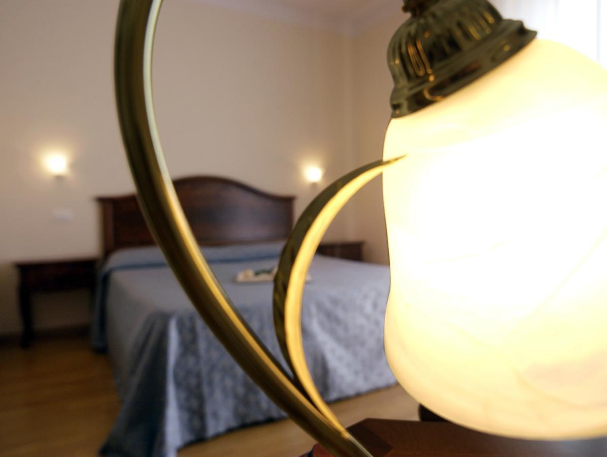 Hotel Belvedere Torri Del Benaco Luaran gambar
