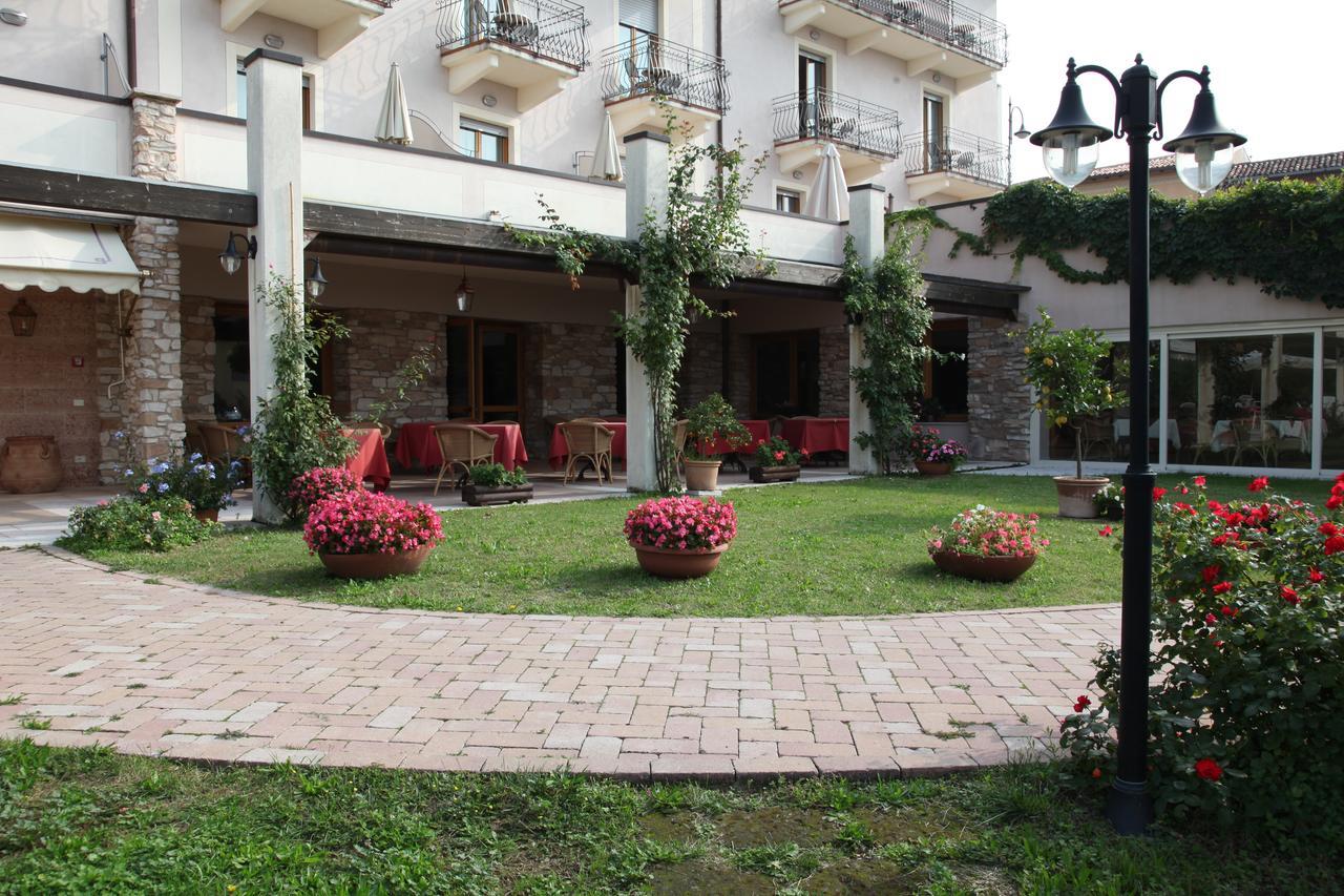 Hotel Belvedere Torri Del Benaco Luaran gambar
